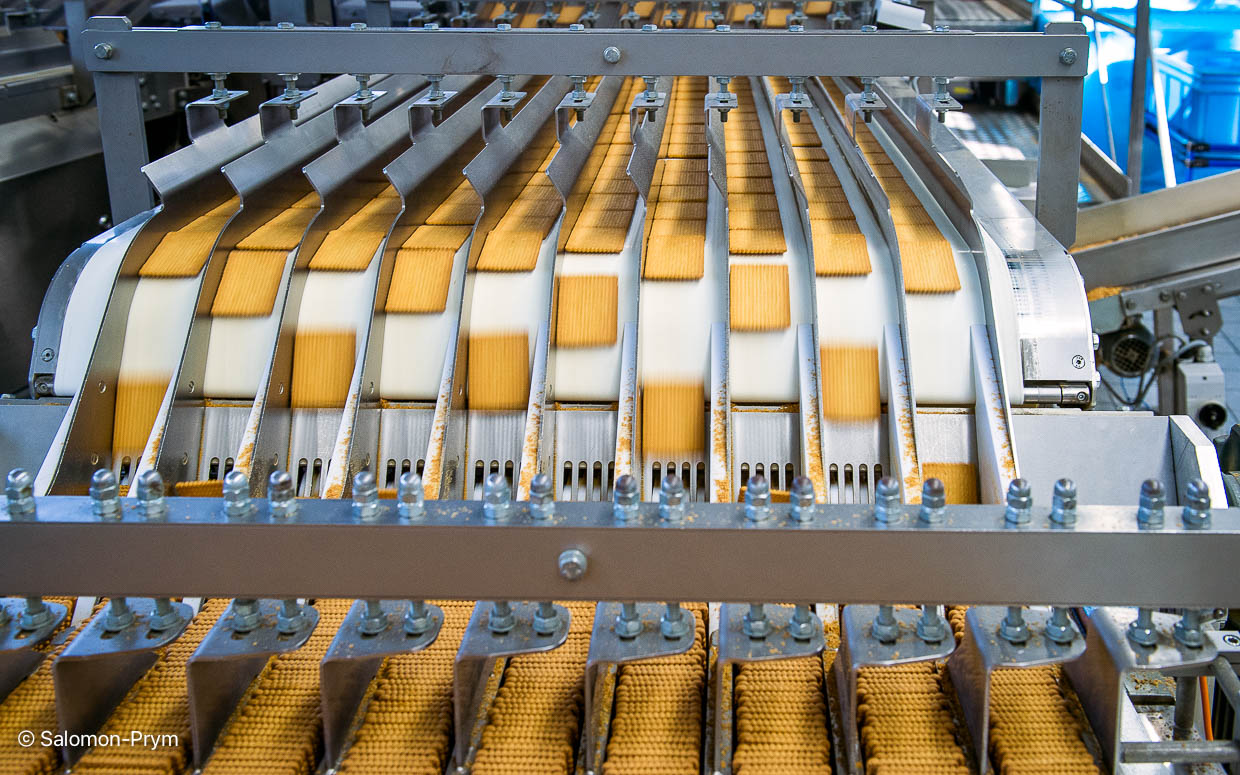 EUROPA, DEUTSCHLAND, BARSINGHAUSEN, 27.10.2022: Produktion der Leibniz Kekse, Bahlsen in Barsinghausen – ANDREAS SALOMON-PRYM (data mining not allowed) – Bahlsen, Barsinghausen, biscuit, Business, cookie, cookies, Deutschland, factory, Familienunternehmen, family owned business, food, Germany, Herstellung, Keks, Kekse, Leibniz, Lower Saxony, Nahrungsmittel, production, Produktion, SALOMON-PRYM, Werk, Niedersachsen, Deutschland EUROPA, DEUTSCHLAND, BARSINGHAUSEN, 27.10.2022: Produktion der Leibniz Kekse, Bahlsen in Barsinghausen – ANDREAS SALOMON-PRYM (data mining not allowed) – Bahlsen, Barsinghausen, biscuit, Business, cookie, cookies, Deutschland, factory, Familienunternehmen, family owned business, food, Germany, Herstellung, Keks, Kekse, Leibniz, Lower Saxony, Nahrungsmittel, production, Produktion, SALOMON-PRYM, Werk, Niedersachsen, Deutschland