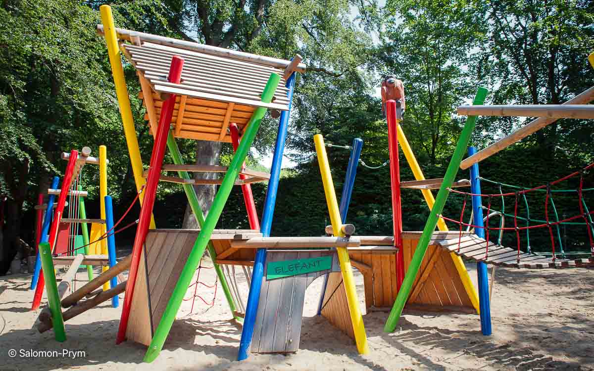 EUROPA, DEUTSCHLAND, HAMBURG, 05.06.2019: Spielgeräte der Firma Die Spielplatz-Macher, Tierpark Hagenbeck – Andreas Salomon-Prym (prohibited for AI/ML training) – children, craft, craftsmen, Deutschland, Fallschutz, germany, Hagenbeck, Hamburg, Handwerk, Handwerker, kids, Kinder, play, playground, SALOMON-PRYM, Service, Spielgeräte, Spielplatz, Spielplatz-Macher, Spielplatzmontage, Spielplatzplanung, Spielplatzwartung, Spielsandservice, SSG-Dienstleistungen, Team, Tierpark