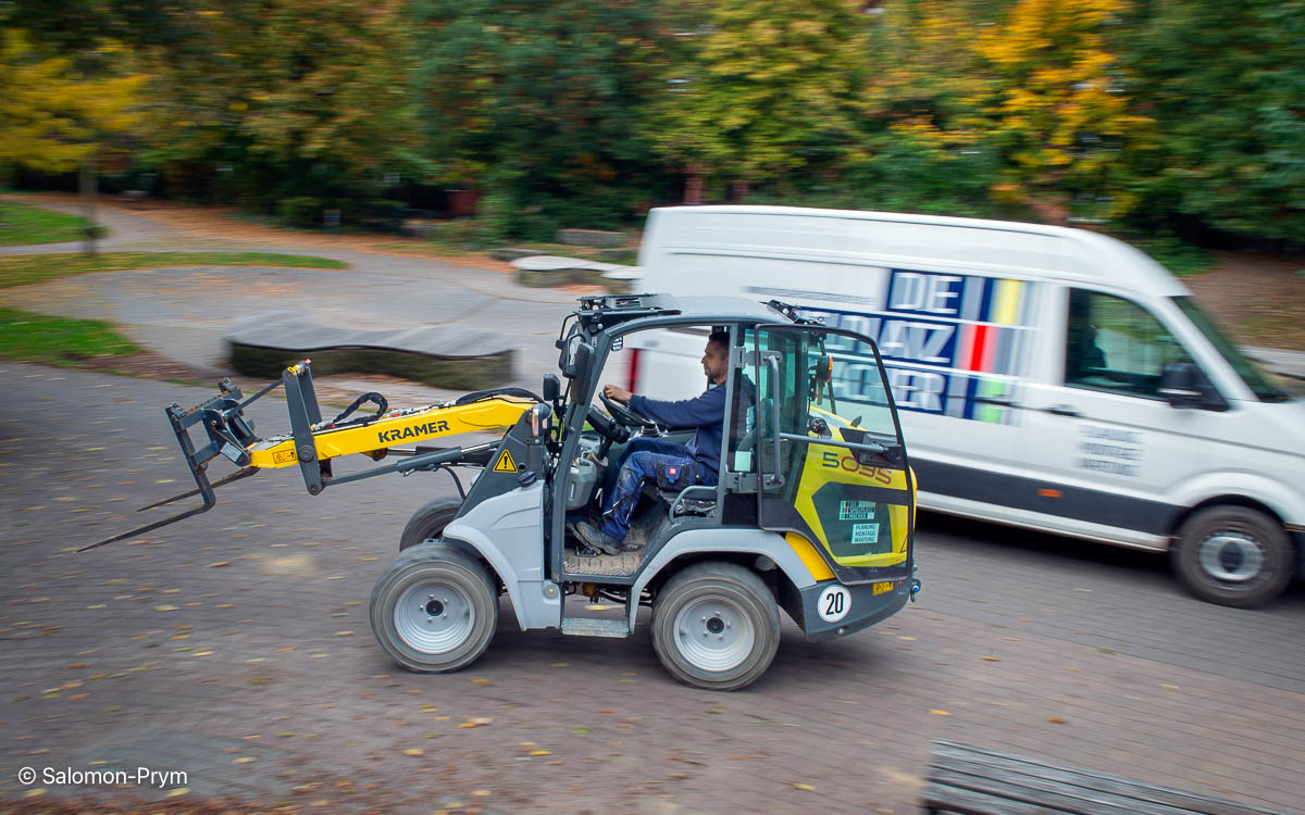 Europa, Deutschland, Hamburg, 15.10.2025: Die Spielplatzmacher bei der Montage von Spielgeräten © Andreas Salomon-Prym (Prohibited for AI/ML training) 15.10.2025, Arbeit, Arbeiter, Betrieb, Deutschland, Europa, Gewerbe, Hamburg, Handwerk, Handwerker, Holz, Kinder, Klettergerüst, Montage, SALOMON-PRYM, Spezialisierung, Spielgerät, Spielplatz, Spielplatzbau, Spielplatzmacher